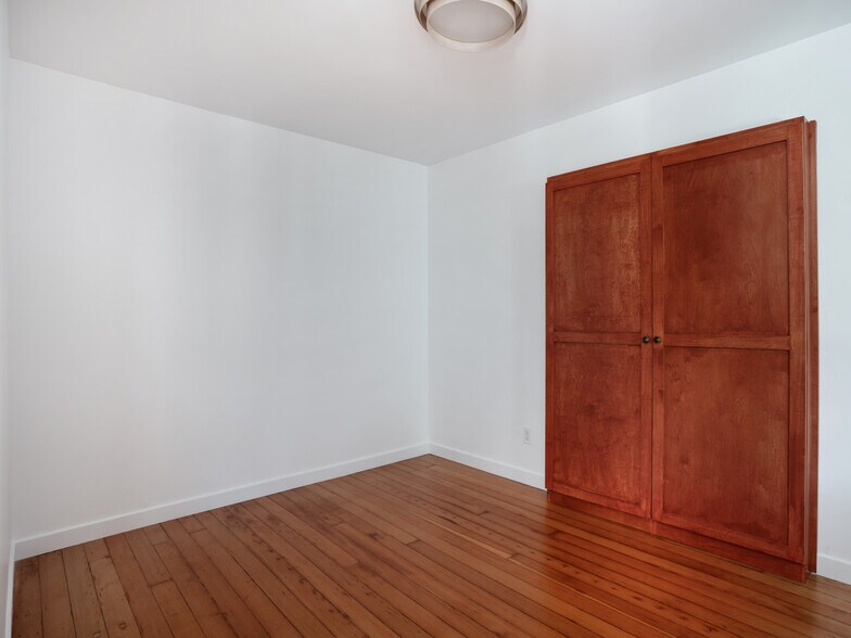 More Photos Of 58 Ozone Ave, Venice Specialty For Sale