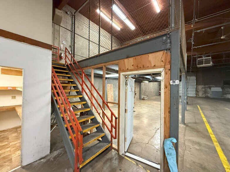 More Photos Of 250 Queen Ave SW, Albany Warehouse For Sale