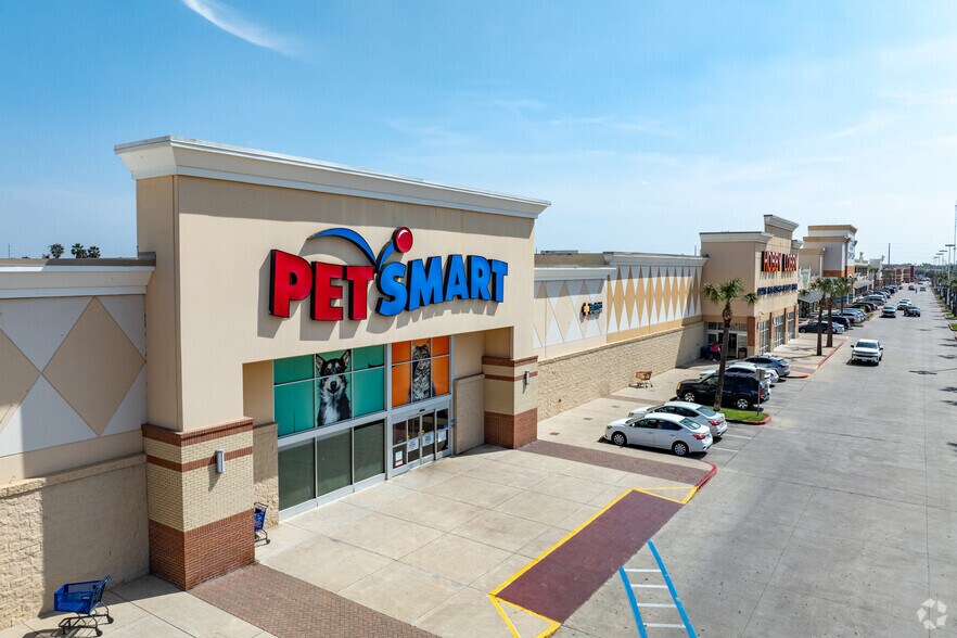 More Photos Of 7300-7400 N 10th St, McAllen Unknown For Lease