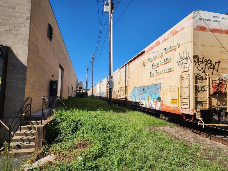 More Photos Of 90 Newfield Ave, Edison Warehouse For Lease
