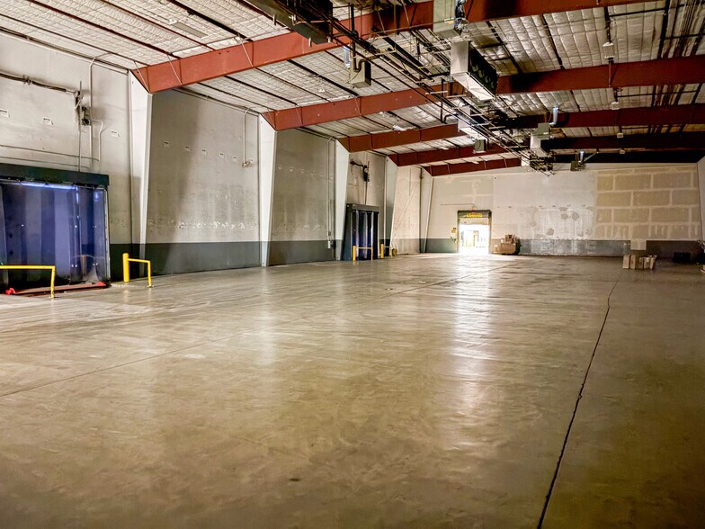 More Photos Of 2680 Sawmill Rd, Santa Fe Distribution For Sale