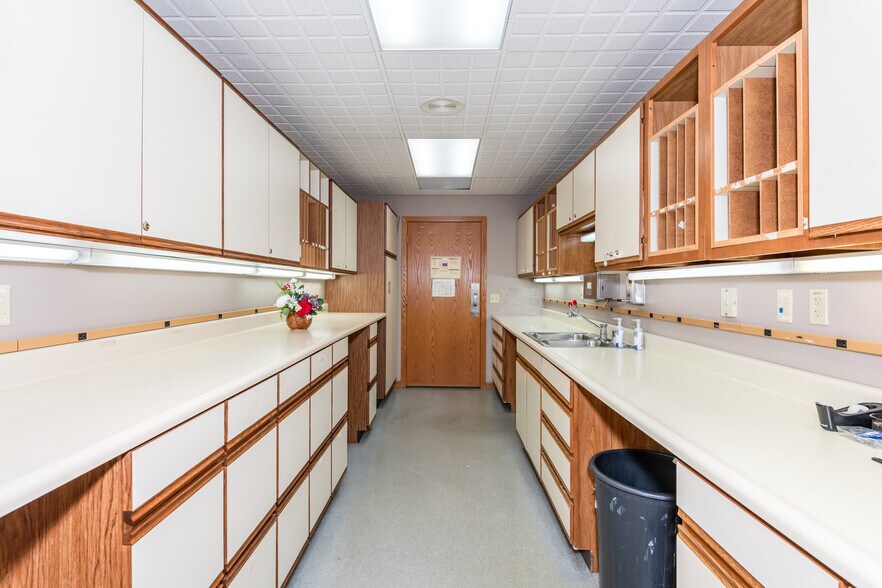 More Photos Of 1752 W High St, Piqua Medical For Sale