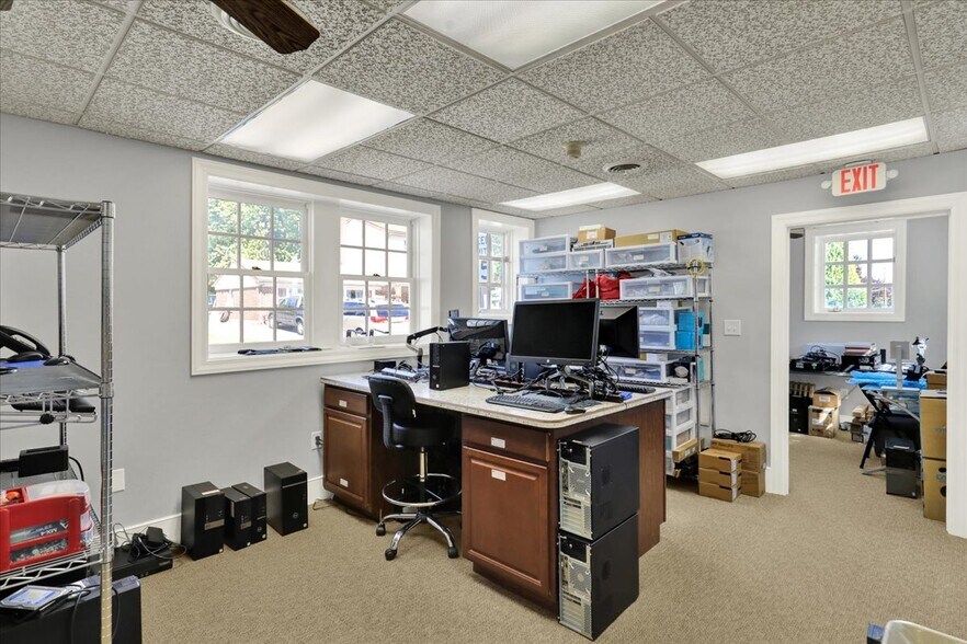 More Photos Of 879 Fritztown Rd, Sinking Spring Office For Lease