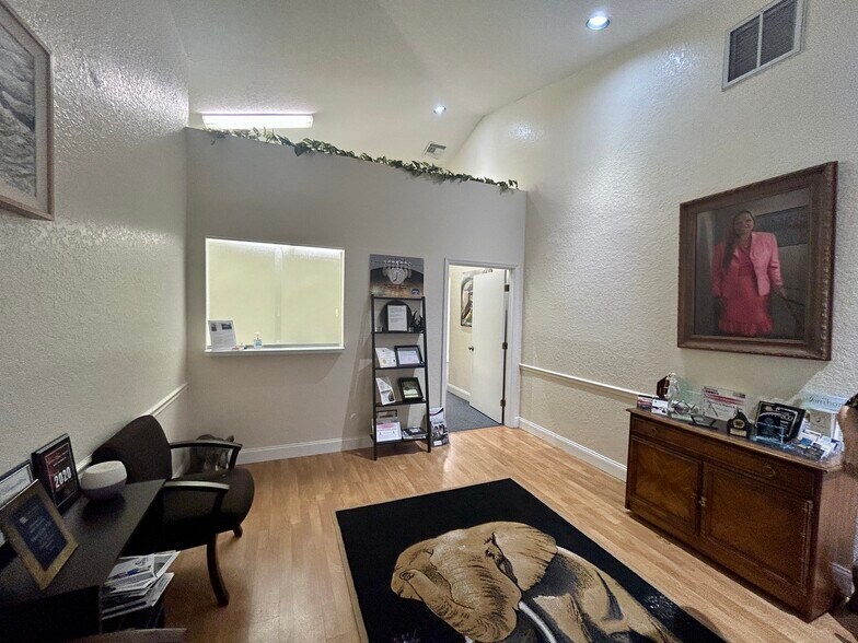 More Photos Of 5939 Virginia, New Port Richey Medical For Sale