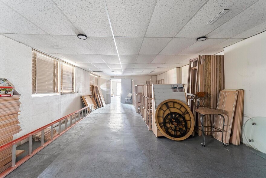 More Photos Of 909-911 Milton Rd, Alton Flex For Sale