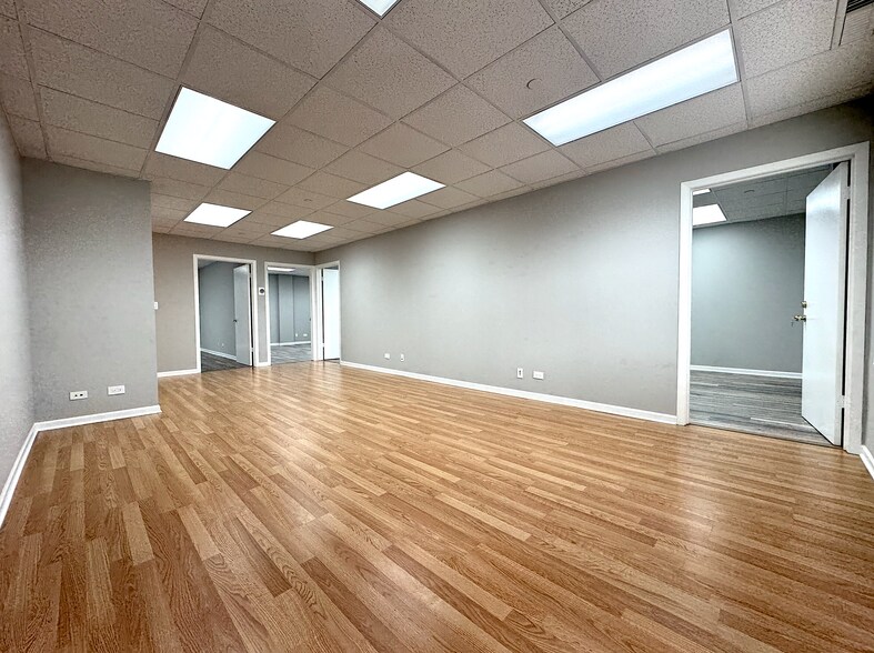 More Photos Of 9856 Derby Ln, Westchester Warehouse For Lease