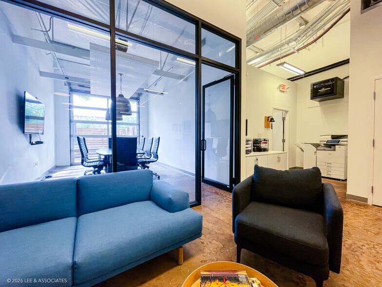 More Photos Of 100-112 SW 6th St, Gainesville Office For Lease