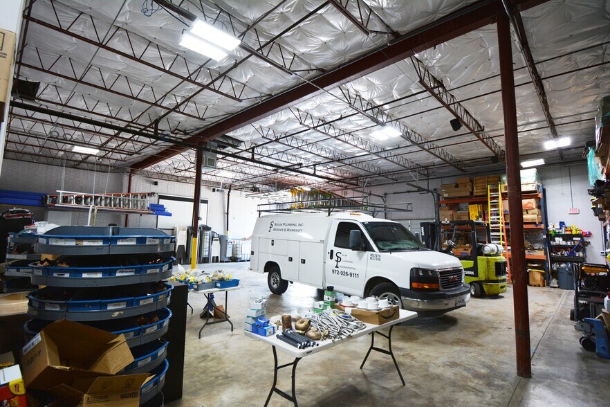 More Photos Of 3709-3711 Cavalier Dr, Garland Warehouse For Sale