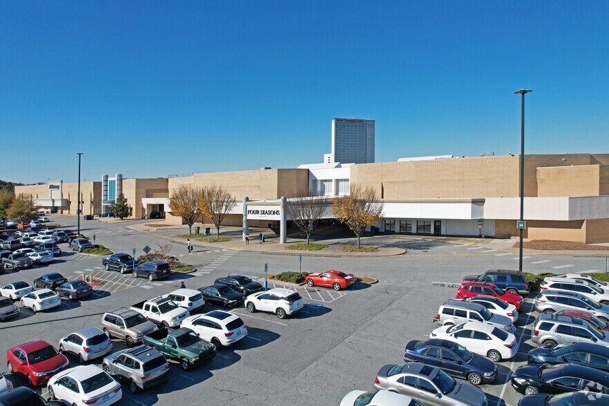 More Photos Of 410 Four Seasons Town Centre Blvd, Greensboro Unknown For Lease
