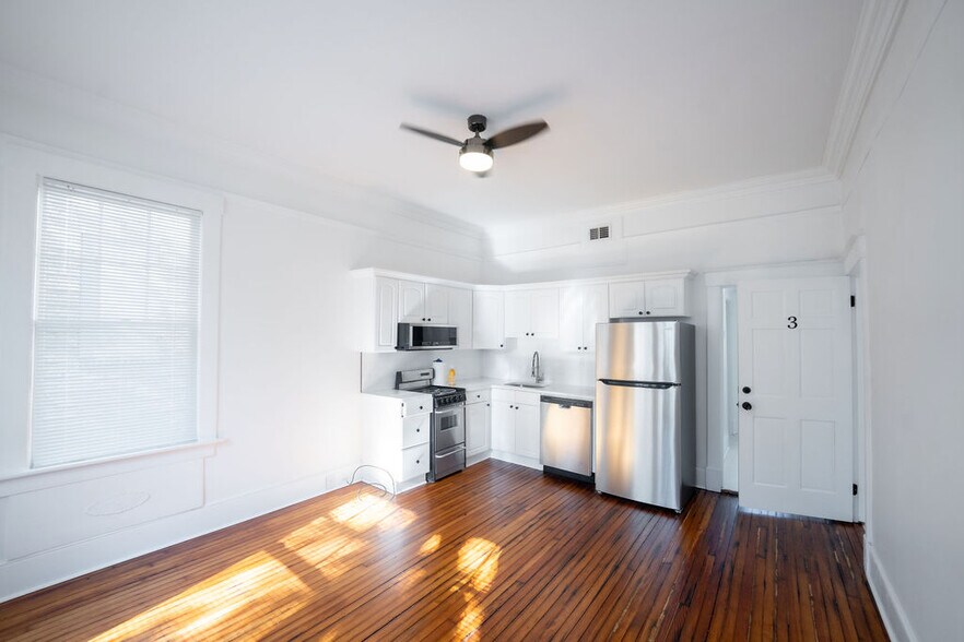 More Photos Of 306 E Victory Dr, Savannah Apartments For Sale