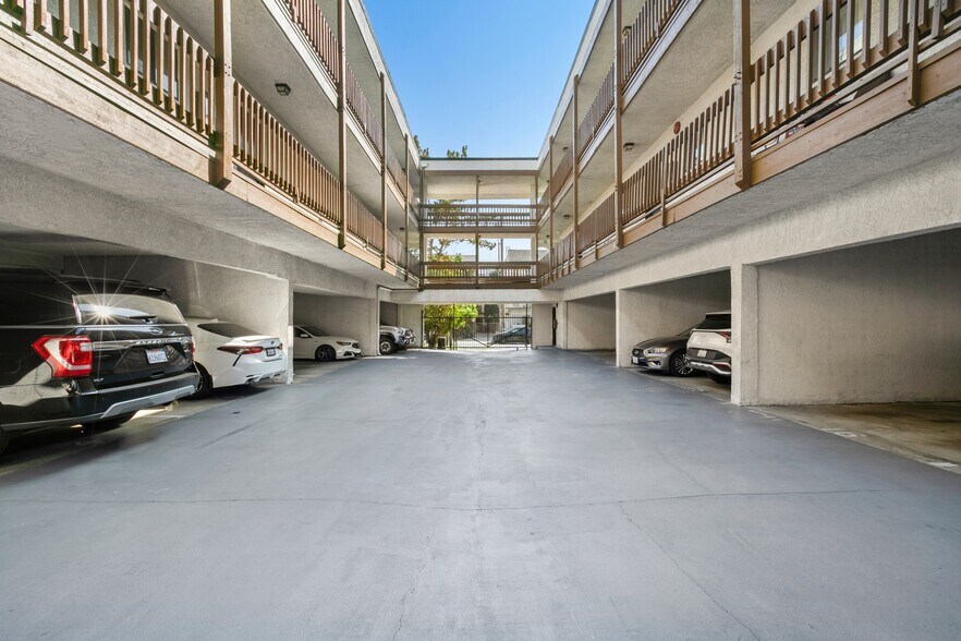More Photos Of 629-631 E Elk Ave, Glendale Apartments For Sale
