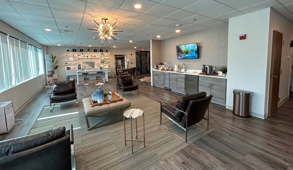 More Photos Of 107 Audubon Rd, Wakefield Office For Lease