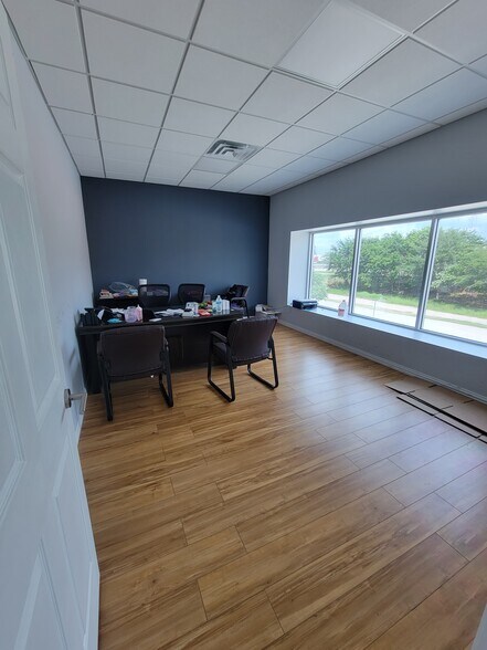 More Photos Of 6631 N Sam Houston Pky W, Houston Warehouse For Lease