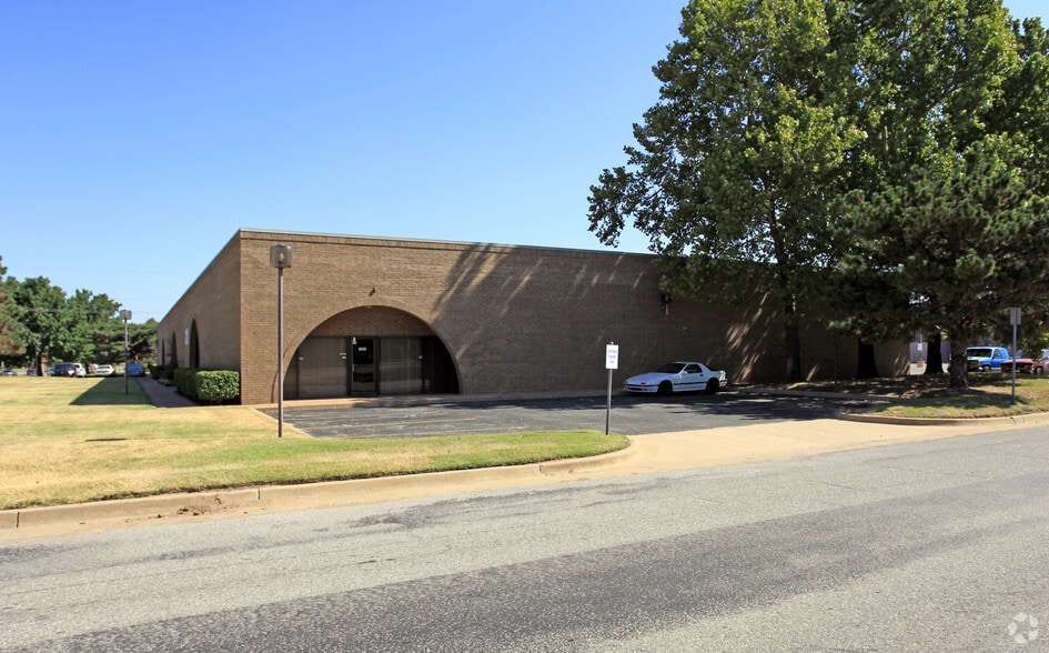 More Photos Of 1000 Cornell Pky, Oklahoma City Light Manufacturing For Lease