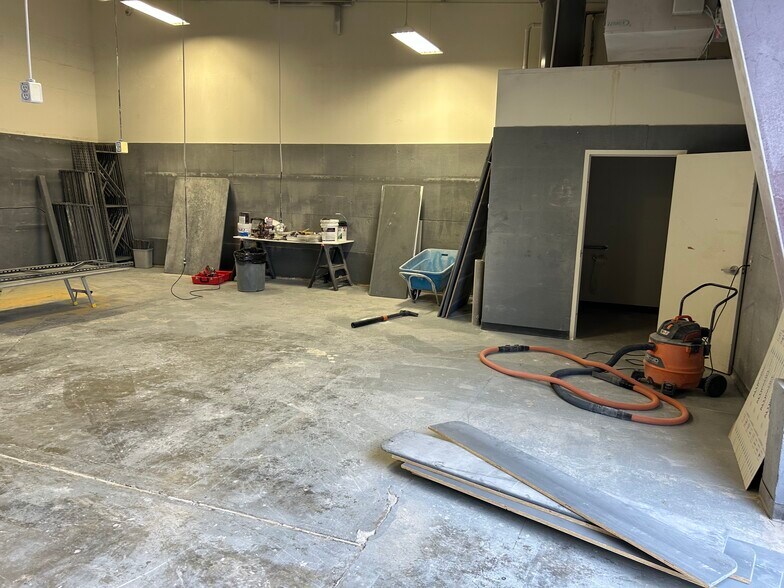 More Photos Of 1 New Industrial Way, Warren Showroom For Lease