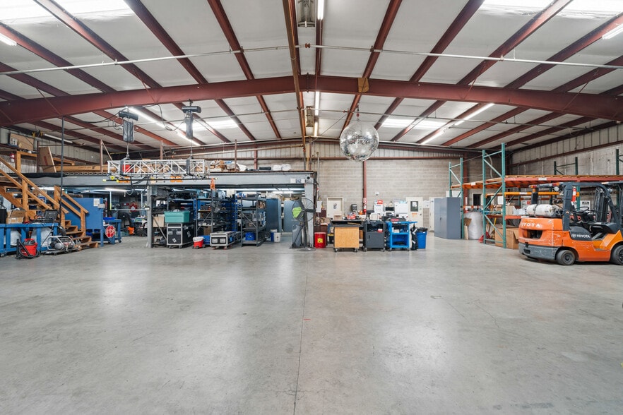 More Photos Of 4081 Seaport Blvd, West Sacramento Warehouse For Lease