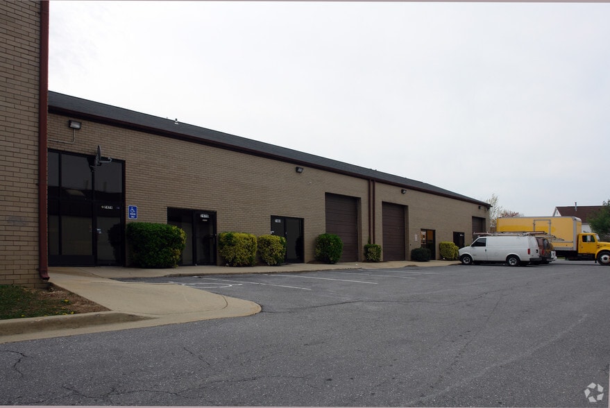 More Photos Of 7469-7475 Old Alexandria Ferry Rd, Clinton Warehouse For Lease