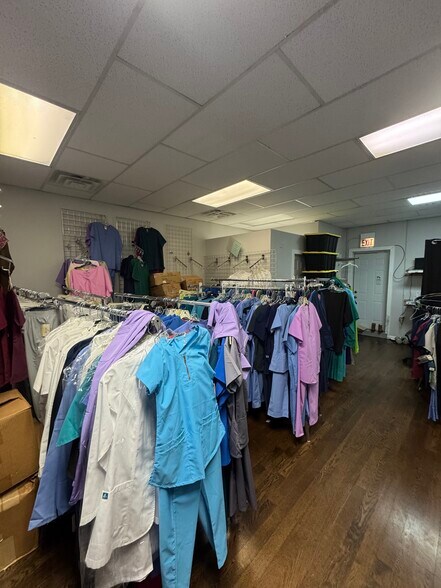 More Photos Of 1022 W Leland Ave, Chicago General Retail For Lease