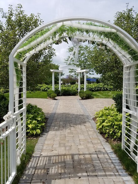 More Photos Of 11830 Stonegate Dr, Omaha Sorority Fraternity House For Sale