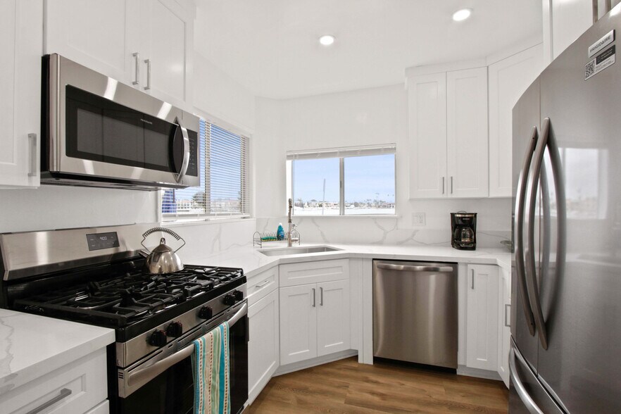 More Photos Of 111 Bay Shore Ave, Long Beach Apartments For Sale
