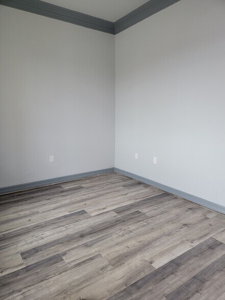 More Photos Of 15018 Lakefair Dr, Richmond Office For Lease