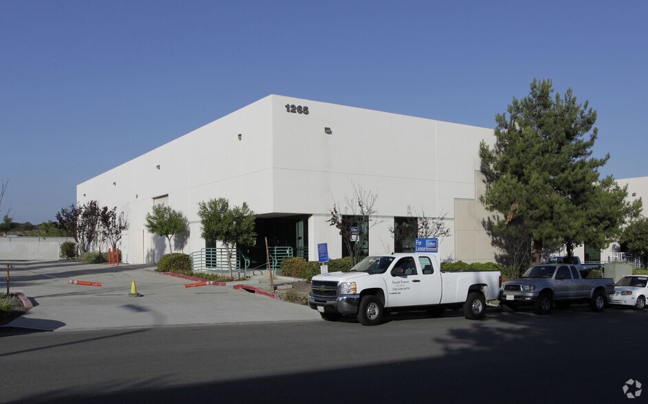 Primary Photo Of 1265 Distribution Way, Vista Showroom For Lease