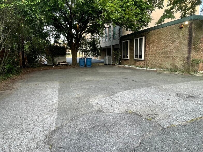 More Photos Of 775 S 23rd St S, Arlington Office For Sale