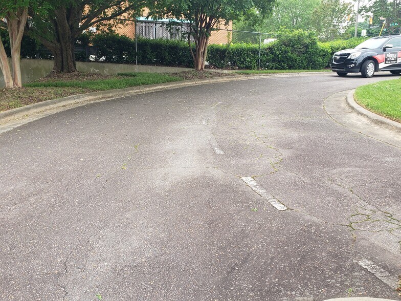 More Photos Of 3484 Robinhood Rd, Winston-Salem Freestanding For Sale