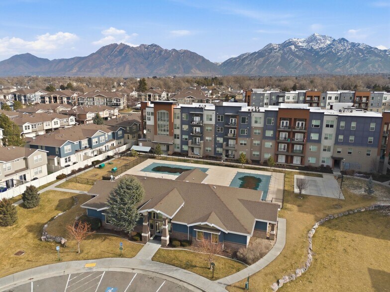 More Photos Of 132-144 E Chambord Ct, Sandy Apartments For Sale