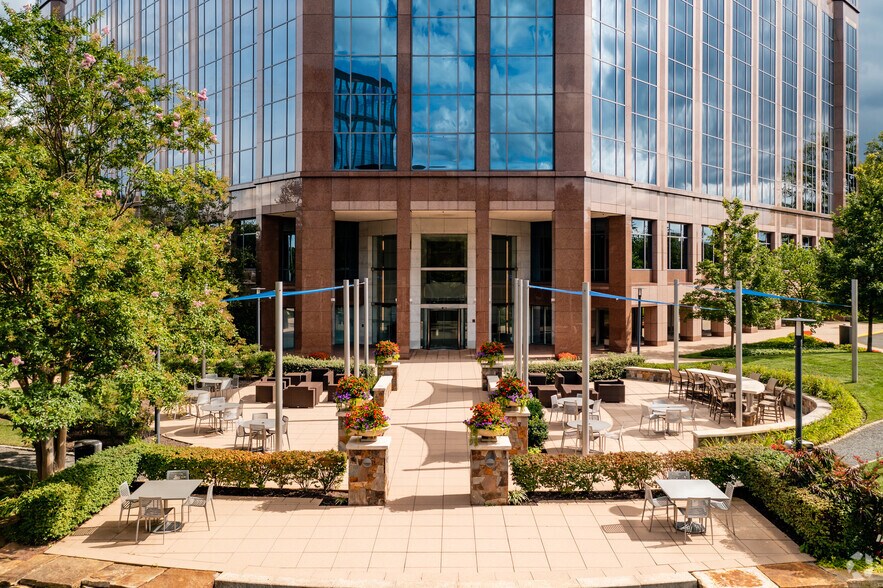 More Photos Of 2411 Dulles Corner Park, Herndon Office For Lease