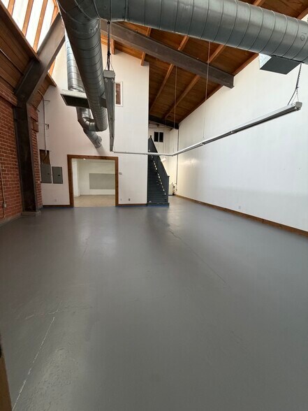 More Photos Of 5221 Pacific Blvd, Huntington Park Warehouse For Lease
