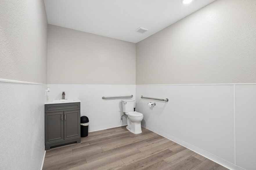 More Photos Of 813 Dumont St, South Houston Service For Sale