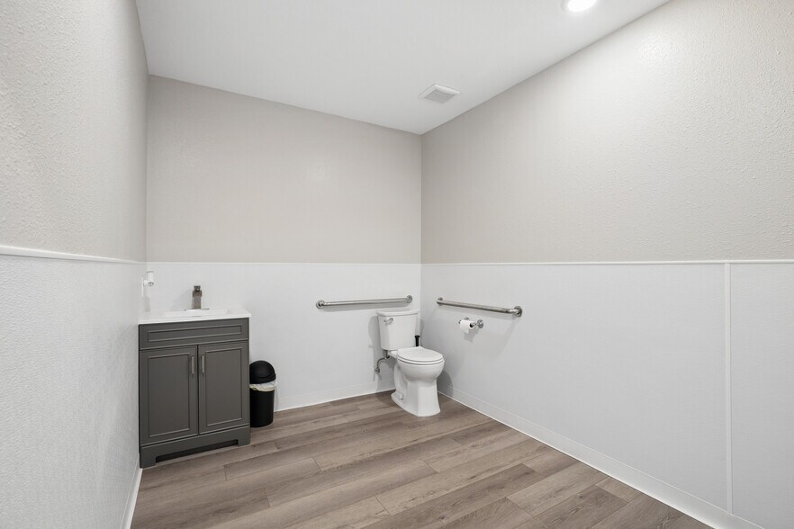 More Photos Of 813 Dumont St, South Houston Service For Sale