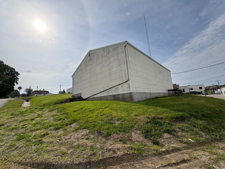 More Photos Of 415 Broad Ave, Stanton Industrial For Sale