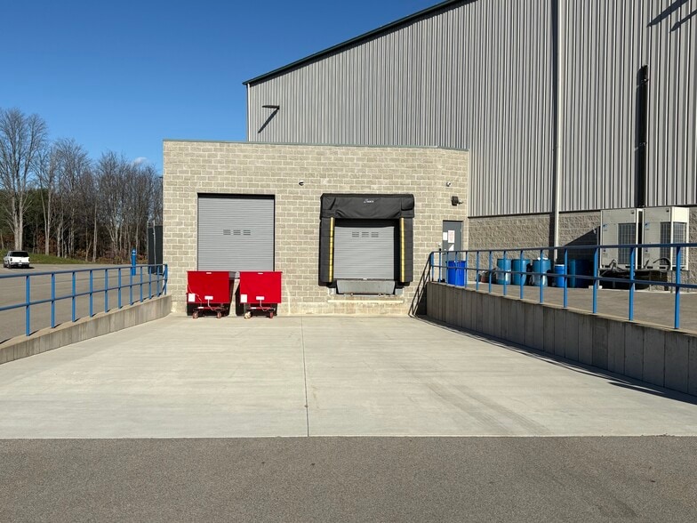 More Photos Of 751 Mountain View Dr, Smithfield Distribution For Lease