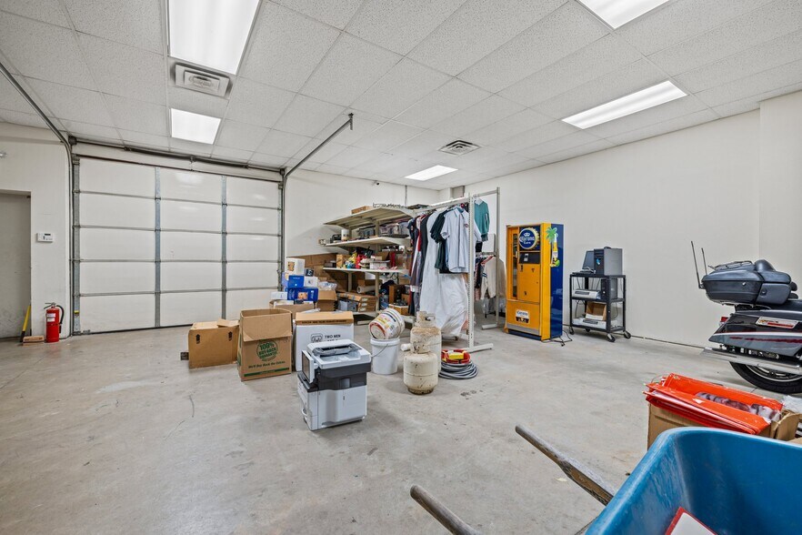 More Photos Of 2103 S Thompson St, Springdale Freestanding For Sale