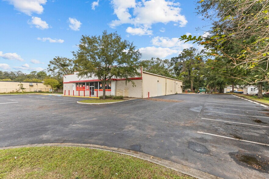 More Photos Of 1945 Kings Rd, Jacksonville Freestanding For Lease