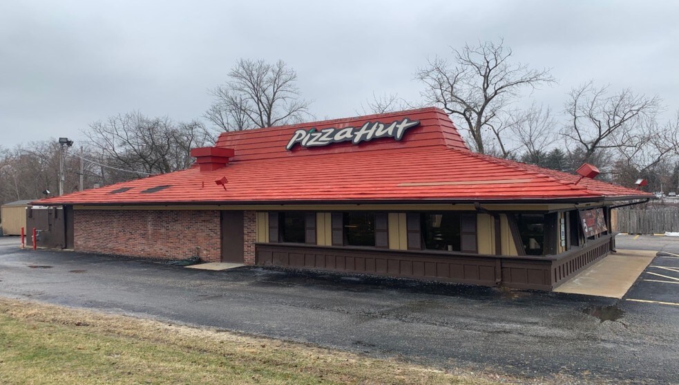 Primary Photo Of 3030 Godfrey Rd, Godfrey Restaurant For Lease