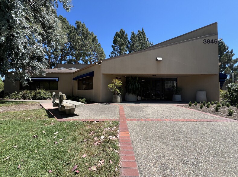 Primary Photo Of 3845-3885 Beacon Ave, Fremont Medical For Lease