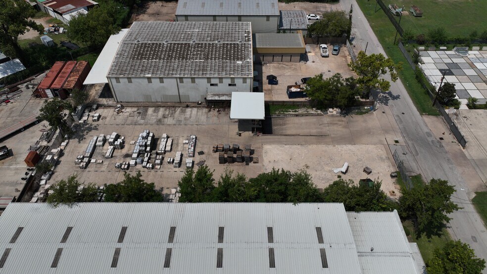 More Photos Of 5817 Centralcrest St, Houston Warehouse For Lease