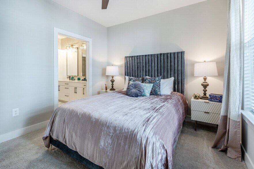 More Photos Of 101 W Morehead St, Charlotte Apartments For Lease