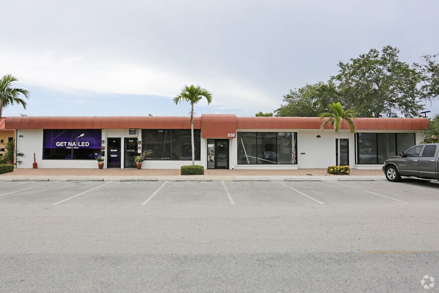 More Photos Of 938 3rd Ave N, Naples Storefront For Lease