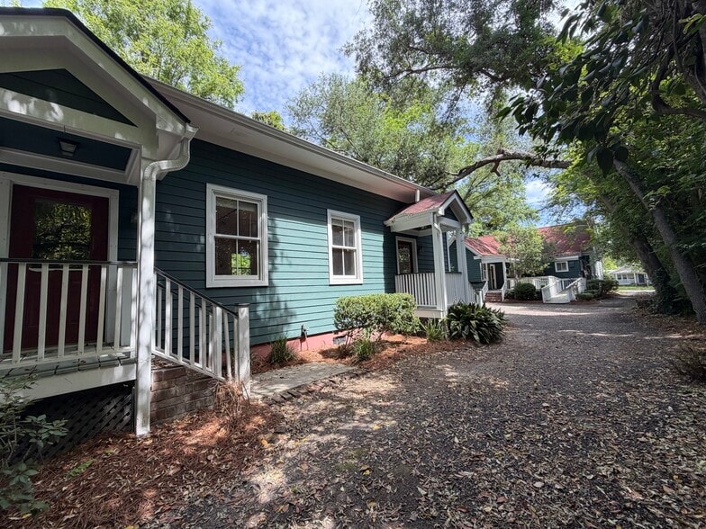 More Photos Of 206 E 2nd North St, Summerville Storefront Retail Office For Lease