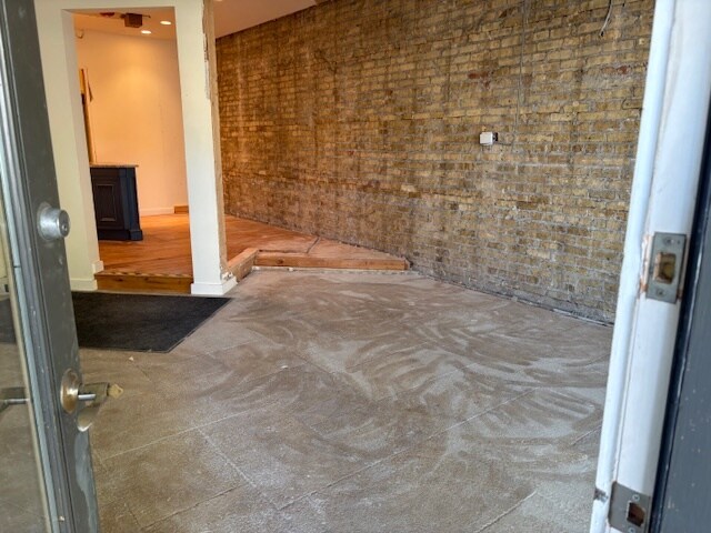 More Photos Of 519 - B 4th St, Wilmette Storefront For Lease