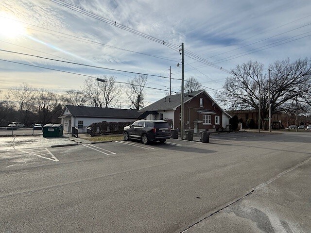 More Photos Of 217 Breckenridge Ln, Louisville Medical For Sale