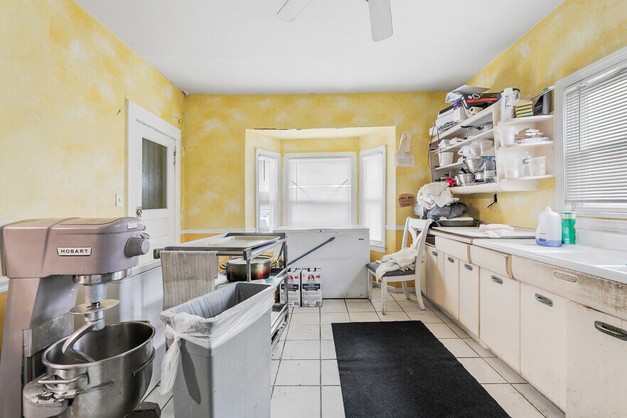 More Photos Of 5543 State Rd, Parma Freestanding For Sale