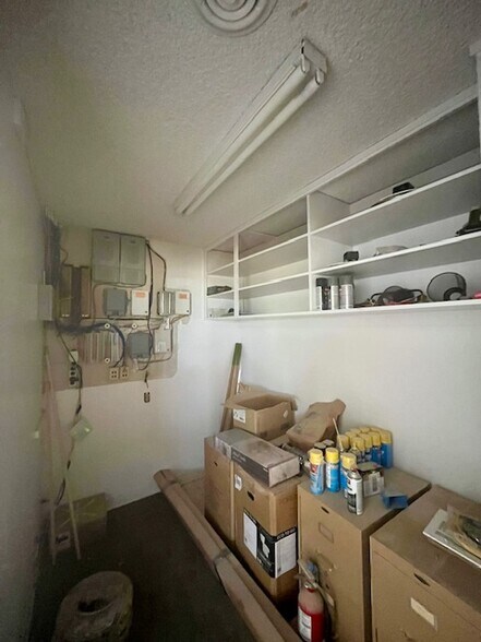 More Photos Of 1270 E Riverside St, Shafter Service For Sale