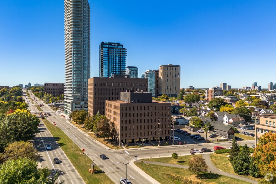 More Photos Of 560 Rochester St, Ottawa Office For Lease