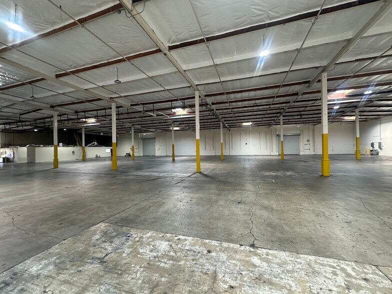 More Photos Of 13904 Maryton Ave, Santa Fe Springs Warehouse For Lease