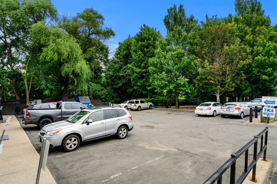 More Photos Of 1 Sylvan St, Peabody Freestanding For Lease